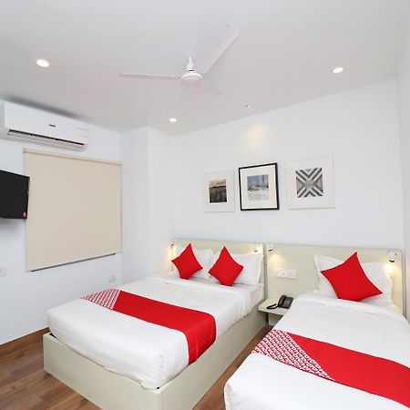 Oyo 15637 Transit Express Hotel Kolkata Bagian luar foto