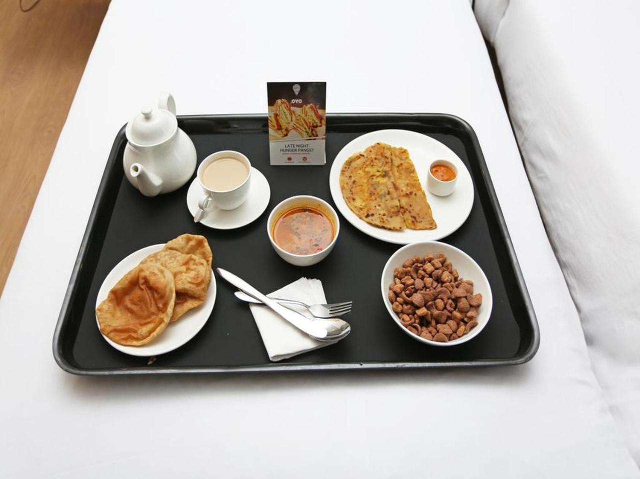 Oyo 15637 Transit Express Hotel Kolkata Bagian luar foto